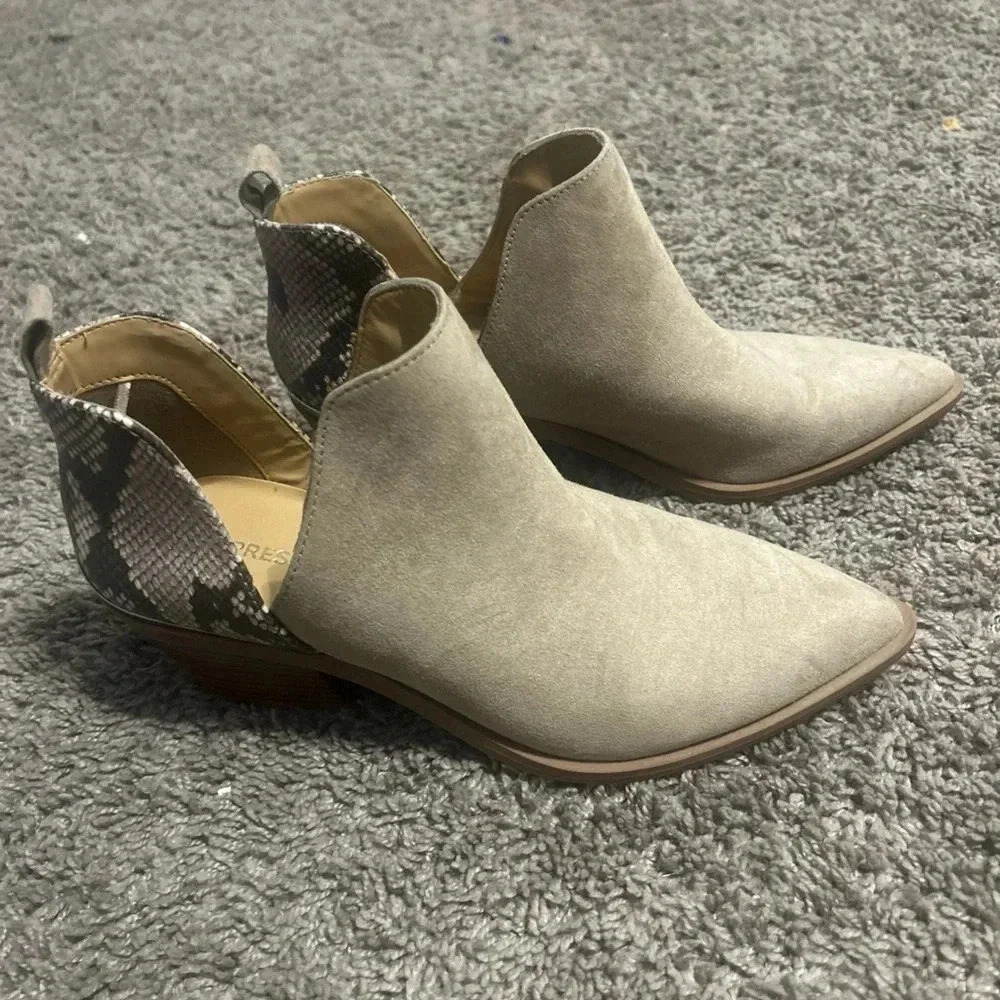 Express boots size 8